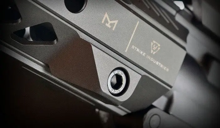 wol_pl_Strike-Industries-Strike-Rail-Handguard-for-AR-15-13-5-FDE-SI-StrikeRail-135-FDE-19527_1.webp