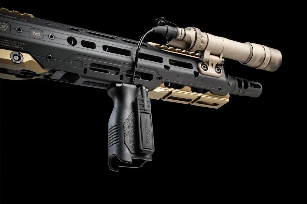 wol_pl_Strike-Industries-M-LOK-Angled-Vertical-Grip-Long-FDE-SI-AR-CMAG-L-32700_25.webp